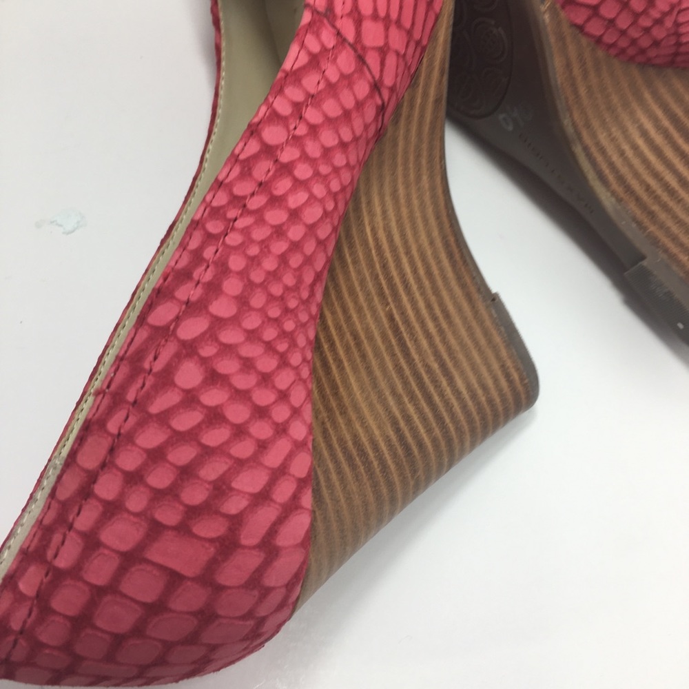 Max Studio Mecca Faux Alligator Wedges - Picture 9 of 16